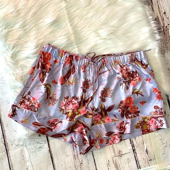 VICTORIA'S SECRET
Satin Short Pajama’s Set - Picture 6 of 16